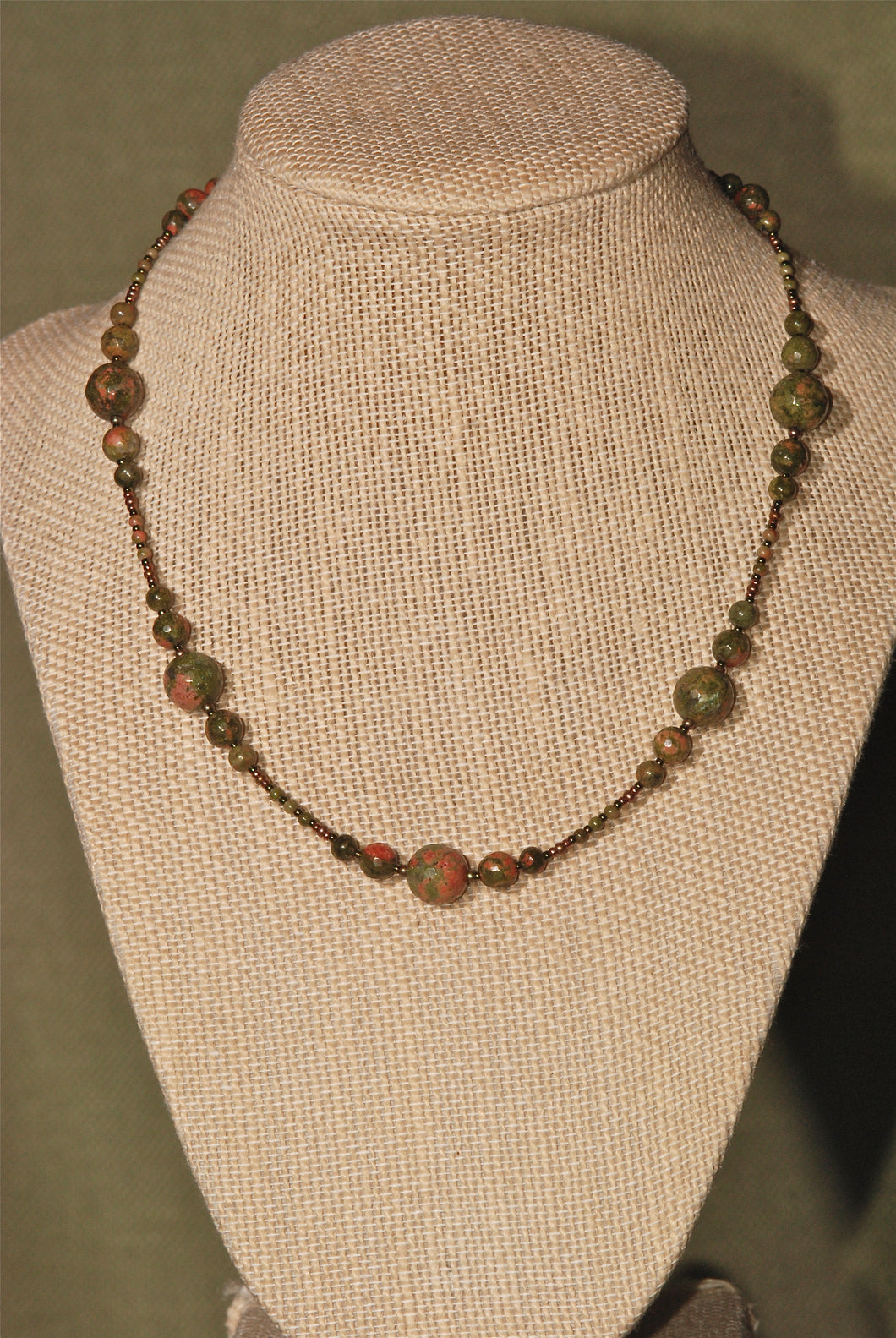 Unakite necklace with rounds in groups of 5, 15